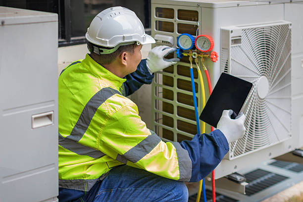 Professional Hvac technician working in Saint Francis, WI